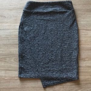 Pencil skirt. Black and white.